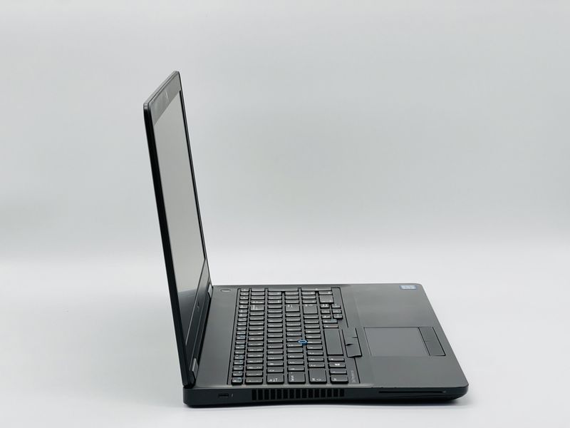 Dell Precision 3510 / i7-6820HQ / Intel HD Graphics 530 / 240 GB / 8 GB / 15 / TN / 1366x768 SH2312195 фото від Pixel